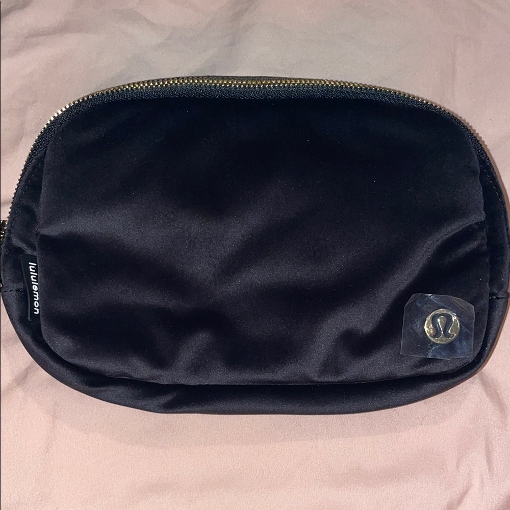 Lululemon everywhere belt bag Black VELOUR GOLD METAL HARDWARE NWT